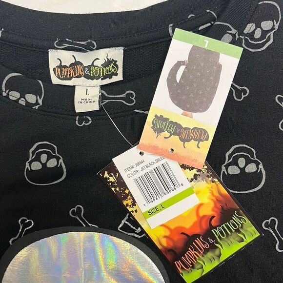 Pumpkins & Potions Skulls and Bones Long Sleeves Crewneck Pullover Shirt- Large - Picture 12 of 15